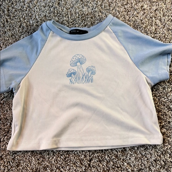 small womens t-shirts and sweats they are from shein,underamour,forever21,Adidas - Picture 15 of 16